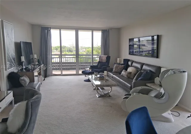 2nd image of 555 Nw 4th Ave #4250, Boca Raton, FL 33432 | MLS# A12045194