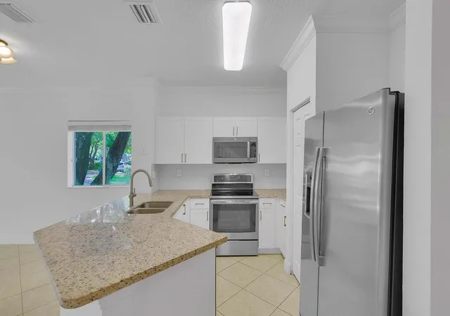 5th image of 5720 Tuscany Wy, Tamarac, FL 33321 | MLS# B26046718
