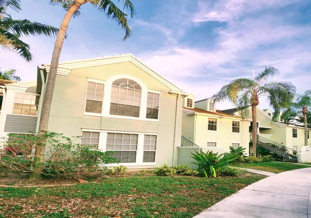2nd image of 1020 Crystal Wy #F, Delray Beach, FL 33444 | MLS# B26046745