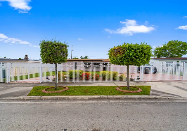 Homes for sale in Hialeah, FL | 6160 W 14th Ave, Hialeah, FL 33012 | MLS# B26046748