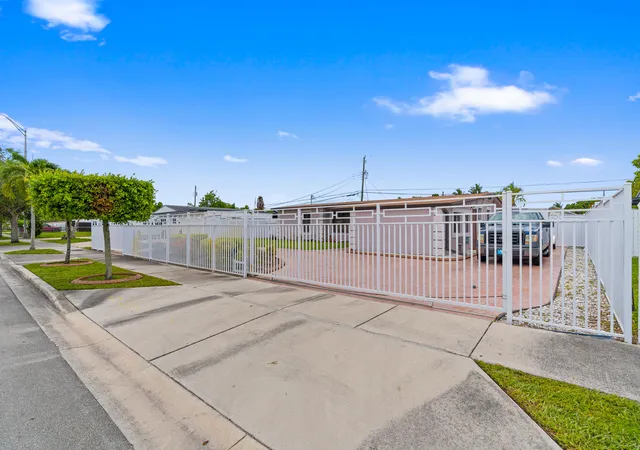 Homes for sale in Hialeah, FL | 6160 W 14th Ave, Hialeah, FL 33012 | MLS# B26046748