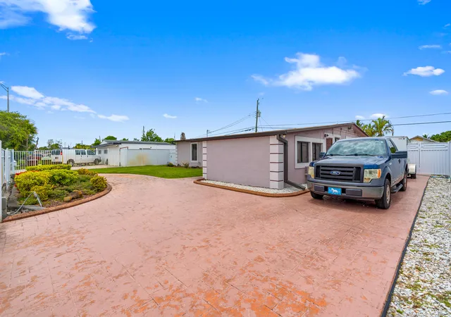 Homes for sale in Hialeah, FL | 6160 W 14Th Ave, Hialeah, FL 33012 | MLS# B26046748
