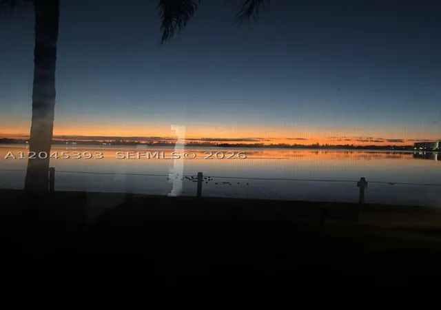 Listing Photo 4 - Condo for sale in building located at 109 Lake Emerald Dr, Oakland Park, FL 33309 - Unit #105