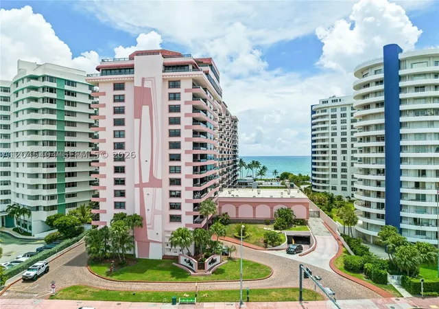 Photo 4 of Condo for sale at 5225 Collins Ave #1117, Miami Beach, FL 33140 | MLS# A12045404 | Listing updated on 2026-10-02