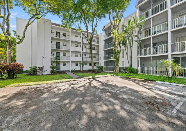 Homes for sale in Plantation, FL | 483 N Pine Island Road, Plantation, FL 33324 | Houzeo