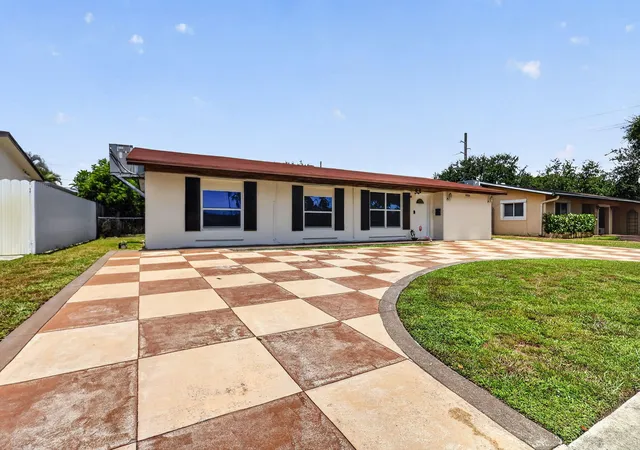2nd image of 2220 N 47th Ave, Hollywood, FL 33021 | MLS# B26046839