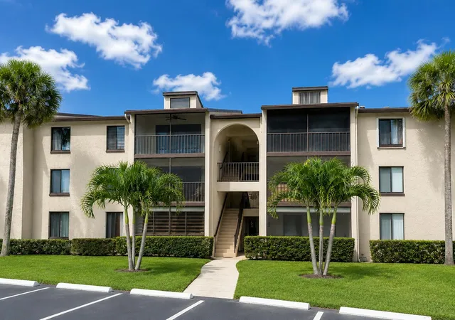 2nd image of 627 Sea Pine Wy, Greenacres, FL 33415