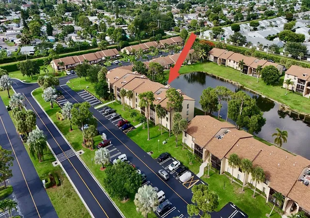4th image of 627 Sea Pine Wy, Greenacres, FL 33415