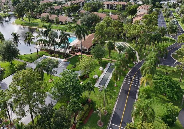 5th image of 627 Sea Pine Wy, Greenacres, FL 33415