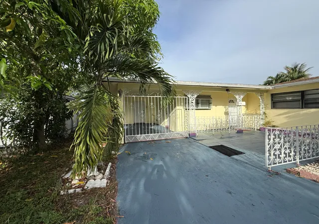 1st image of 124 Nw 45th Ave, Plantation, FL 33317 | MLS# B26046857