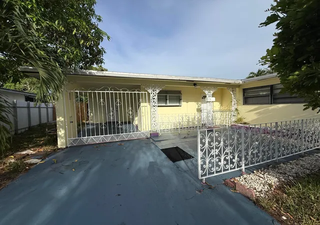2nd image of 124 Nw 45th Ave, Plantation, FL 33317 | MLS# B26046857