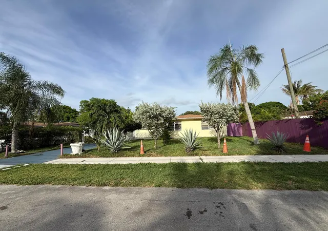 3rd image of 124 Nw 45Th Ave, Plantation, FL 33317 | MLS# B26046857