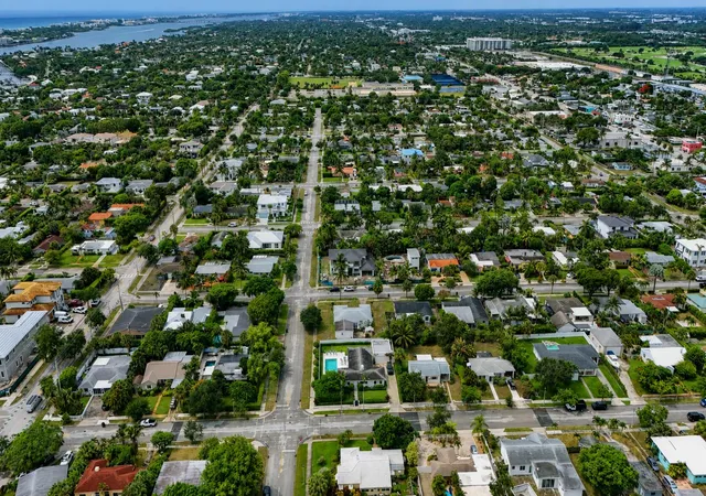 9th image of 325 Franklin Rd, West Palm Beach, FL 33405 | MLS# B26046880