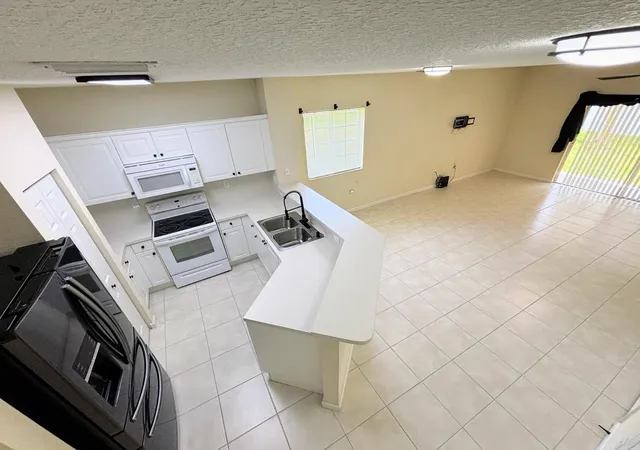 5th image of 5088 Se Mariner Garden Cir, Stuart, FL 34997 | MLS# B26046891