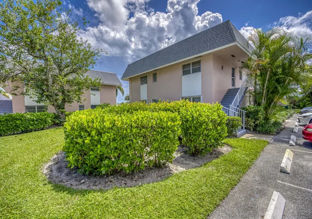 2nd image of 18081 Se Country Club Dr #26, Jupiter, FL 33469 | MLS# B26046932