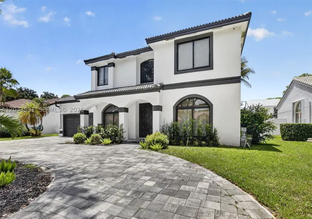Photo 3 of Single family home for sale at 10746 Charleston Pl, Cooper City, FL 33026 | MLS# A12043591 | Listing updated on 2026-08-04