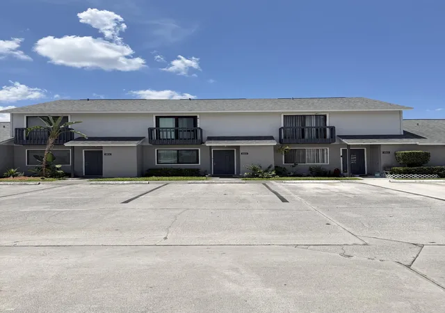 Homes for sale in ,, FL | 4803 Pier Dr, ,, FL 33463 | MLS# B26047058