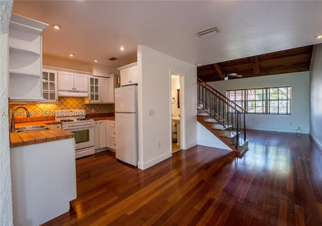 Photo 4 of Sale Pending at 2133 N 14Th Ave, Hollywood, FL 33020 | MLS# A12041496 | Listing updated on 2026-08-21