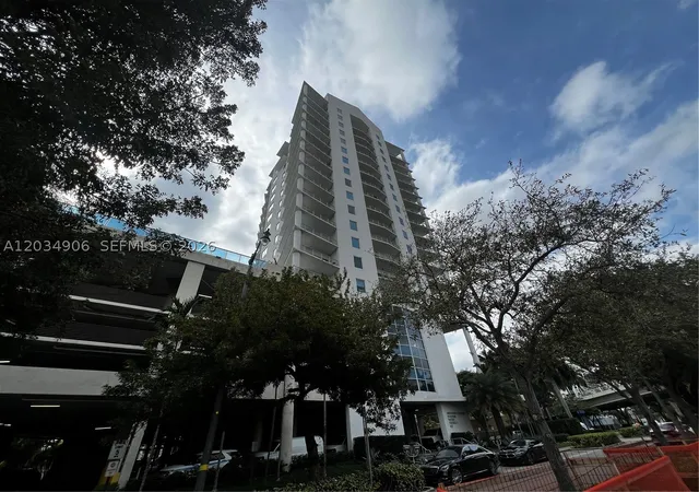 3rd image of 10 Sw South River Dr #812, Miami, FL 33130 | MLS# A12034906