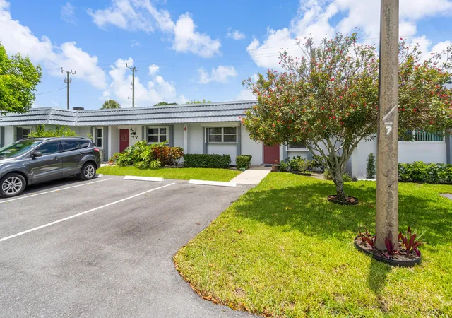 3rd image of 2886 Fernley Dr E, West Palm Beach, FL 33415