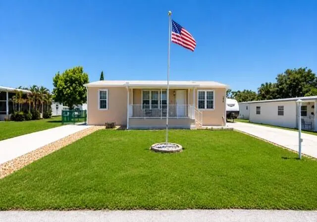 Homes for sale in Hobe Sound, FL | 7079 Se Bluebird Cir, Hobe Sound, FL 33455 | MLS# B26047236
