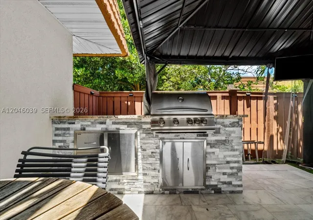 Photo 3 of Townhouse for sale at 2891 Sw 11th Pl, Deerfield Beach, FL 33442 | MLS# A12046039 | Listing updated on 2026-08-26