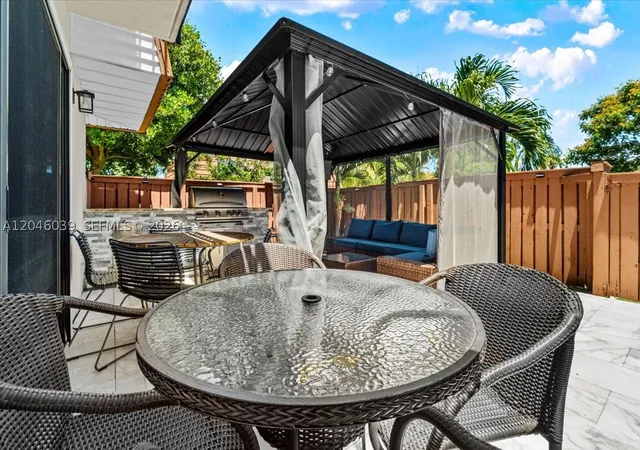 Photo 3 of Townhouse for sale at 2891 Sw 11Th Pl, Deerfield Beach, FL 33442 | MLS# A12046039 | Listing updated on 2026-08-26