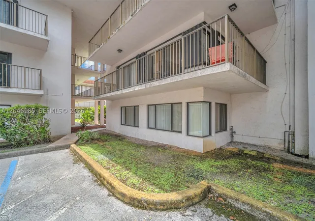2nd image of 4720 Sw 62nd Way #103, Davie, FL 33314 | MLS# A12046185
