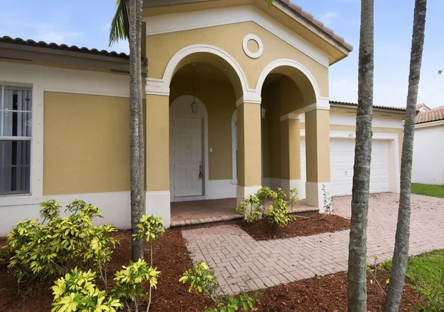 Homes for sale in Homestead, FL | 1412 Ne 40th Ave, Homestead, FL 33033 | MLS# B26047327