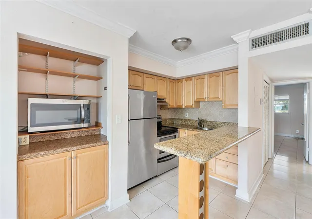 2nd image of 4050 Ne 12th Ter #39-2, Fort Lauderdale, FL 33334 | MLS# B26047343