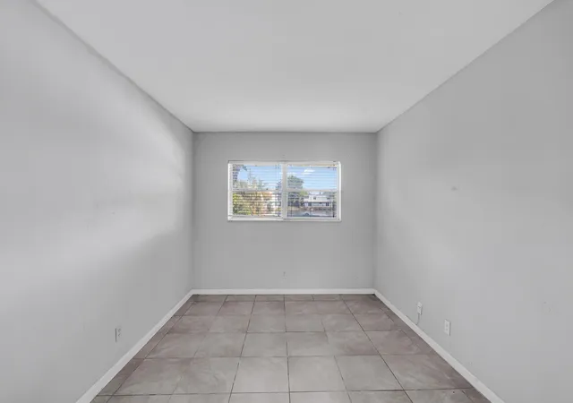 5th image of 4050 Ne 12Th Ter, Oakland Park, FL 33334