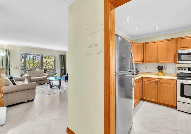 Photo 2 of House for sale at 700 Ne 14Th Ave #307, Hallandale Beach, FL 33009 | MLS# A12045264 | Listing updated on 2026-08-15