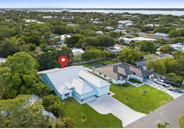 1st image of 516 Se Alamanda Wy, Stuart, FL 34996 | MLS# B26047413