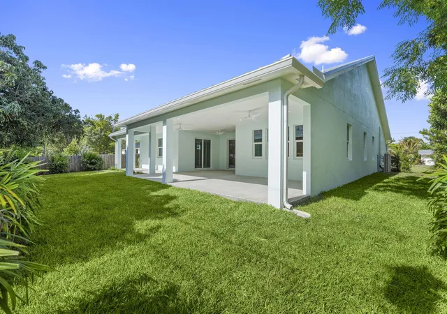 5th image of 516 Se Alamanda Wy, Stuart, FL 34996 | MLS# B26047413