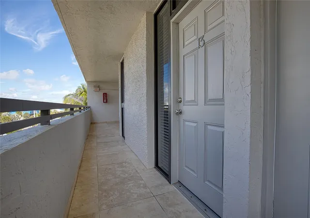 3rd image of 520 N Ocean Blvd, Pompano Beach, FL 33062