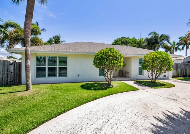1st image of 202 Maryland Dr, Lake Worth Beach, FL 33460 | MLS# B26047455