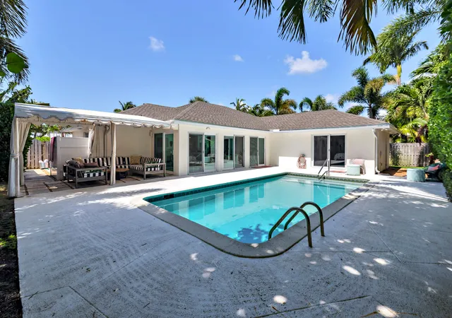 3rd image of 202 Maryland Dr, Lake Worth Beach, FL 33460 | MLS# B26047455