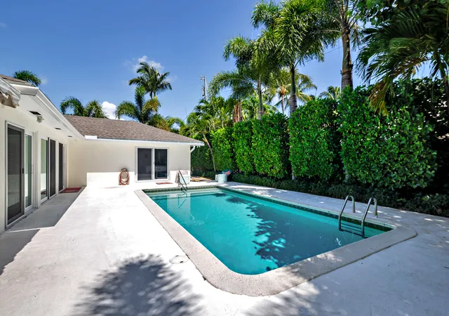 4th image of 202 Maryland Dr, Lake Worth Beach, FL 33460 | MLS# B26047455