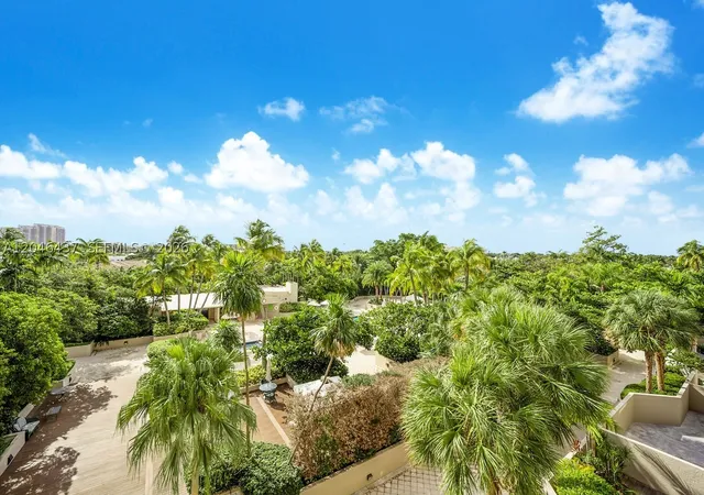 2nd image of 151 Crandon Blvd #439, Key Biscayne, FL 33149 | MLS# A12046437