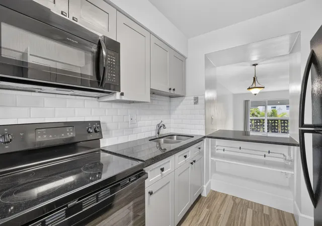 4th image of 801 Pine Dr #12, Pompano Beach, FL 33060 | MLS# B26047480