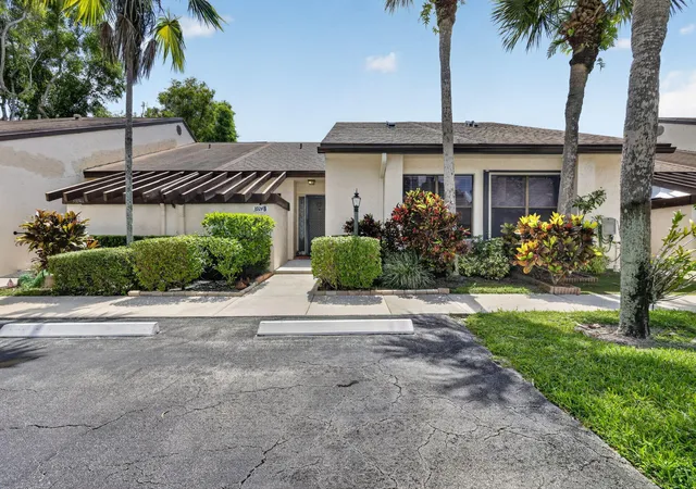 Homes for sale in Lake Worth, FL | 3924 San Anselmo Dr #B, Lake Worth, FL 33467 | MLS# B26047543