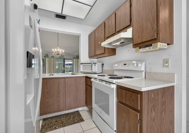 Homes for sale in Lake Worth, FL | 3924 San Anselmo Dr #B, Lake Worth, FL 33467 | MLS# B26047543