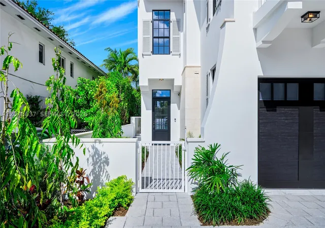 Townhouse for sale at 2712 S Le Jeune Rd, Coral Gables, FL 33134 | MLS# A12046637