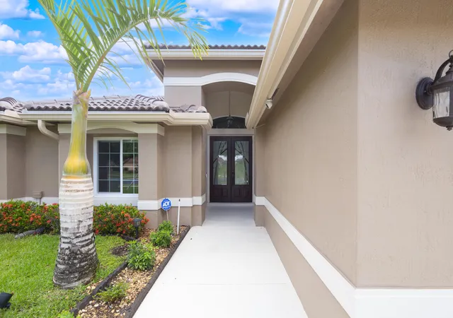 Homes for sale in Port St Lucie, FL | 421 Sw Crabapple Cvs, Port St Lucie, FL 34986 | MLS# B26047606