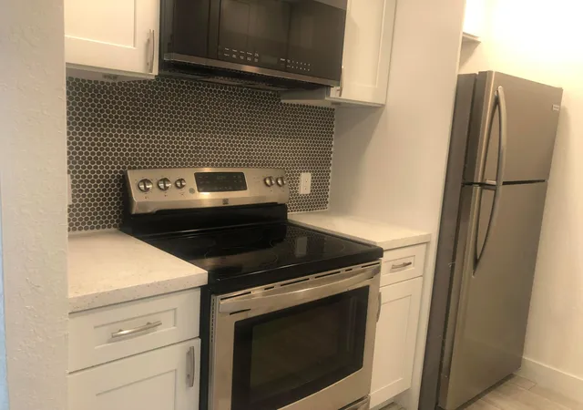 2nd image of 13455 Sw 9Th Ct, Pembroke Pines, FL 33027