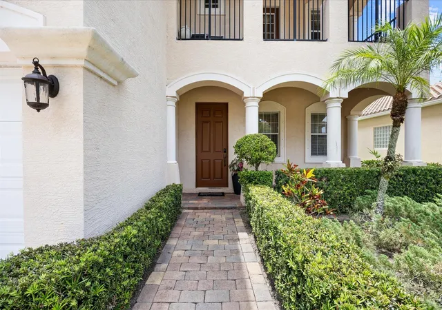Homes for sale in Palm City, FL | 5718 Sw Bald Eagle Dr, Palm City, FL 34990 | MLS# B26047634