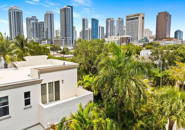 2nd image of 725 Sw 4th Ave, Fort Lauderdale, FL 33315 | MLS# B26047661