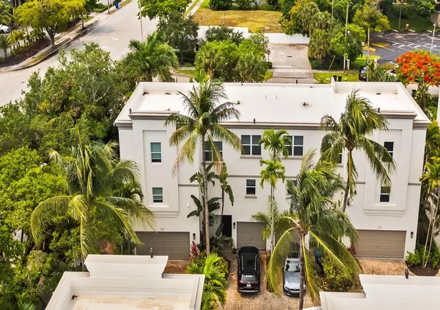 3rd image of 725 Sw 4Th Ave, Fort Lauderdale, FL 33315 | MLS# B26047661