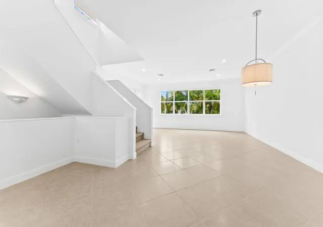5th image of 725 Sw 4Th Ave, Fort Lauderdale, FL 33315 | MLS# B26047661