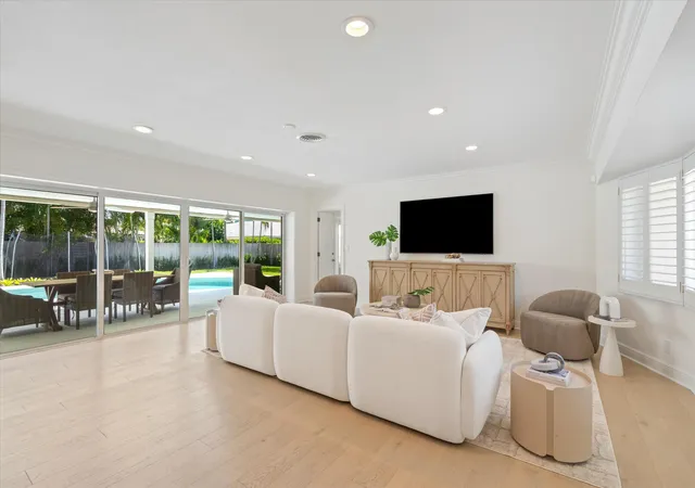 2nd image of 2889 Ne 26th St, Fort Lauderdale, FL 33305 | MLS# B26047666